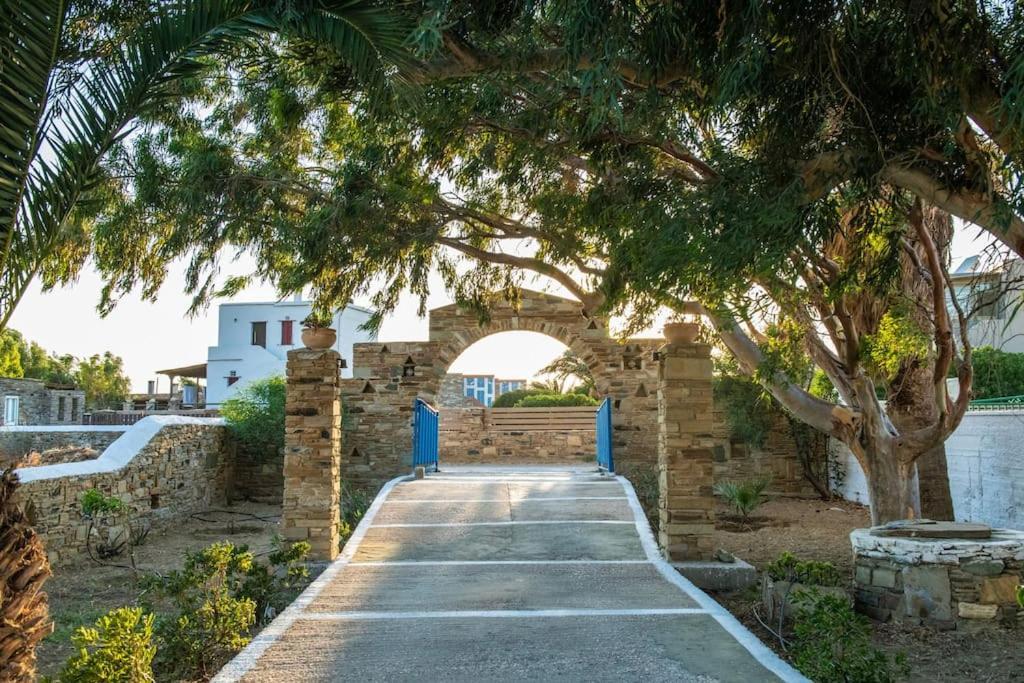 Θἔρως Apartment Tinos Bagian luar foto